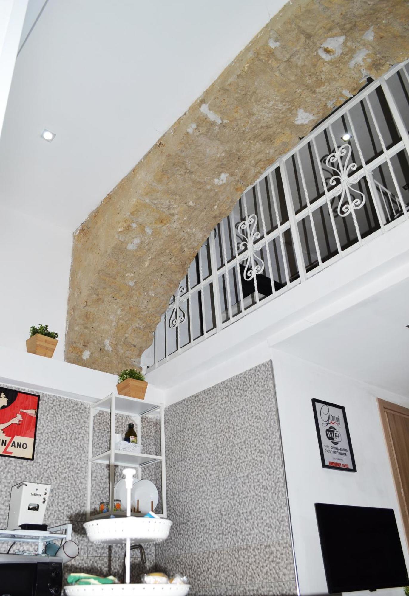 Gianni's Spaccanapoli Apartment *
